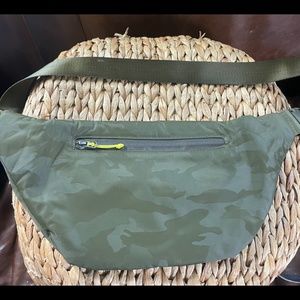 Athleta fanny pack camo green